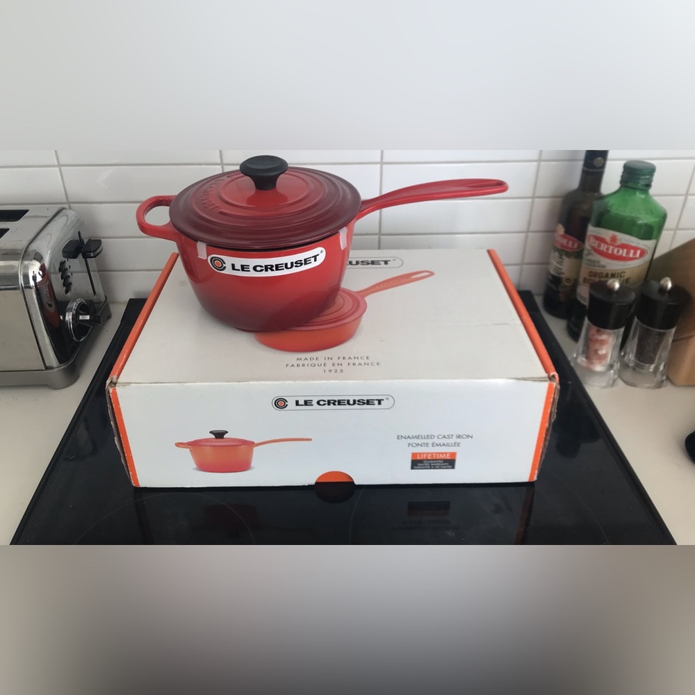 NIB Le Creuset Enameled Cast Iron Signature Saucepan 2 1/4 QT Cerise